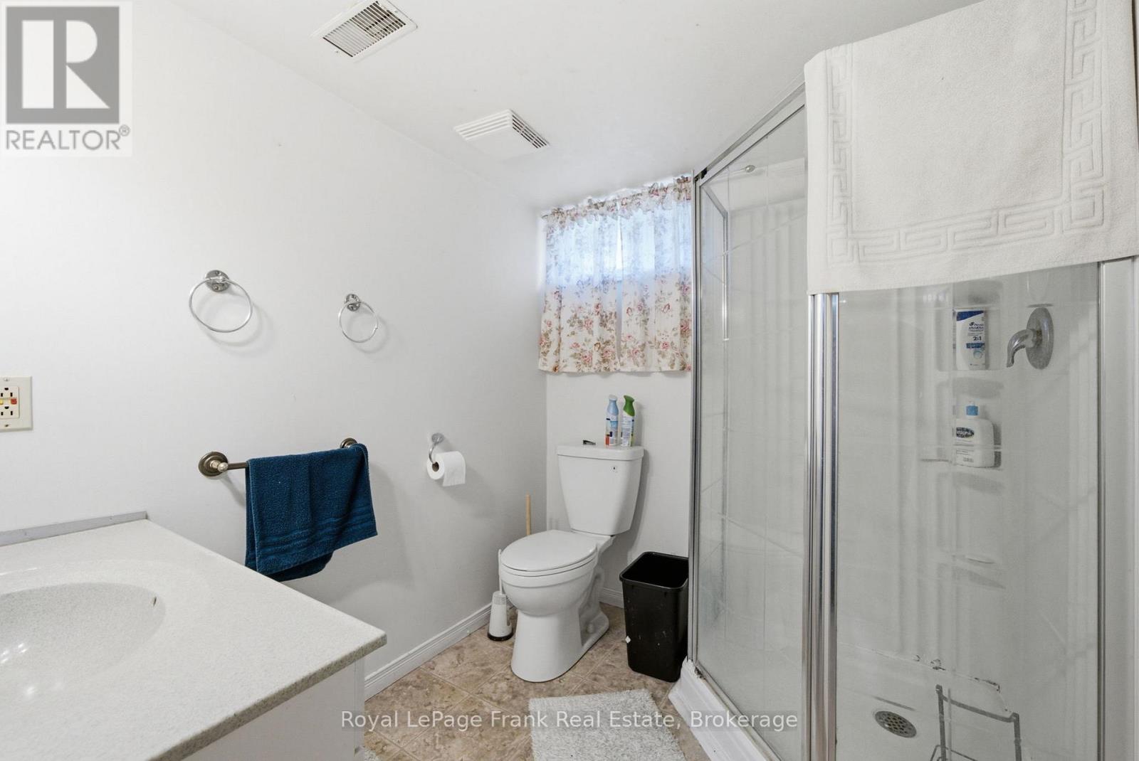 126 ANGELINE STREET S - 23