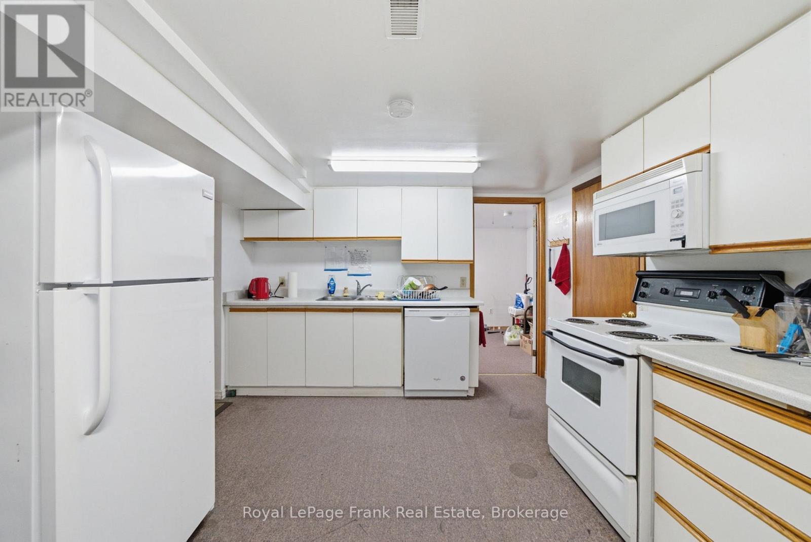 126 ANGELINE STREET S - 28