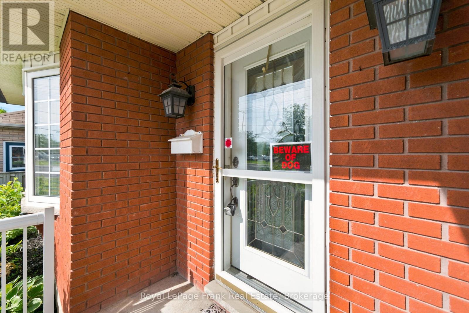 126 ANGELINE STREET S - 3