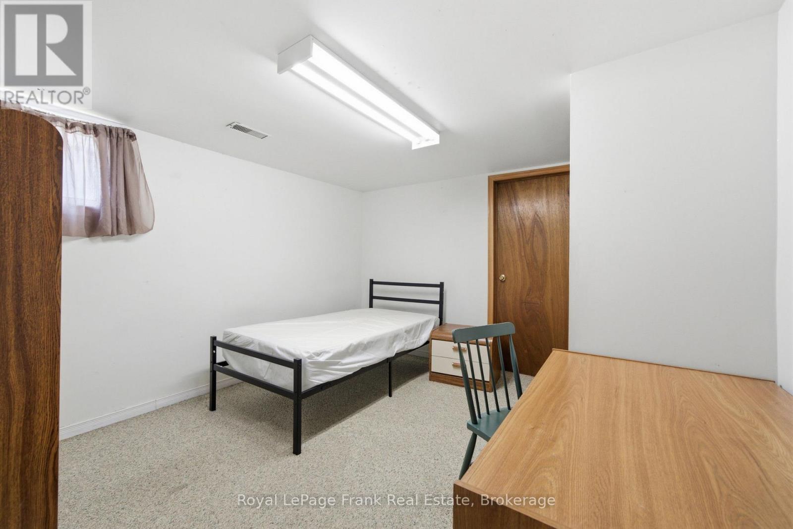 126 ANGELINE STREET S - 32