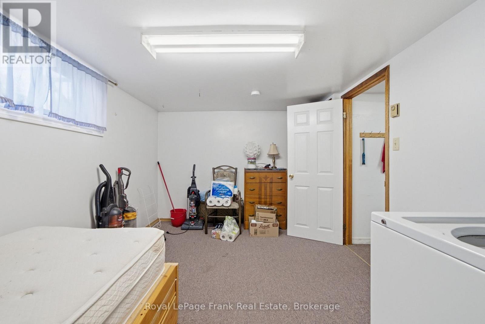 126 ANGELINE STREET S - 36