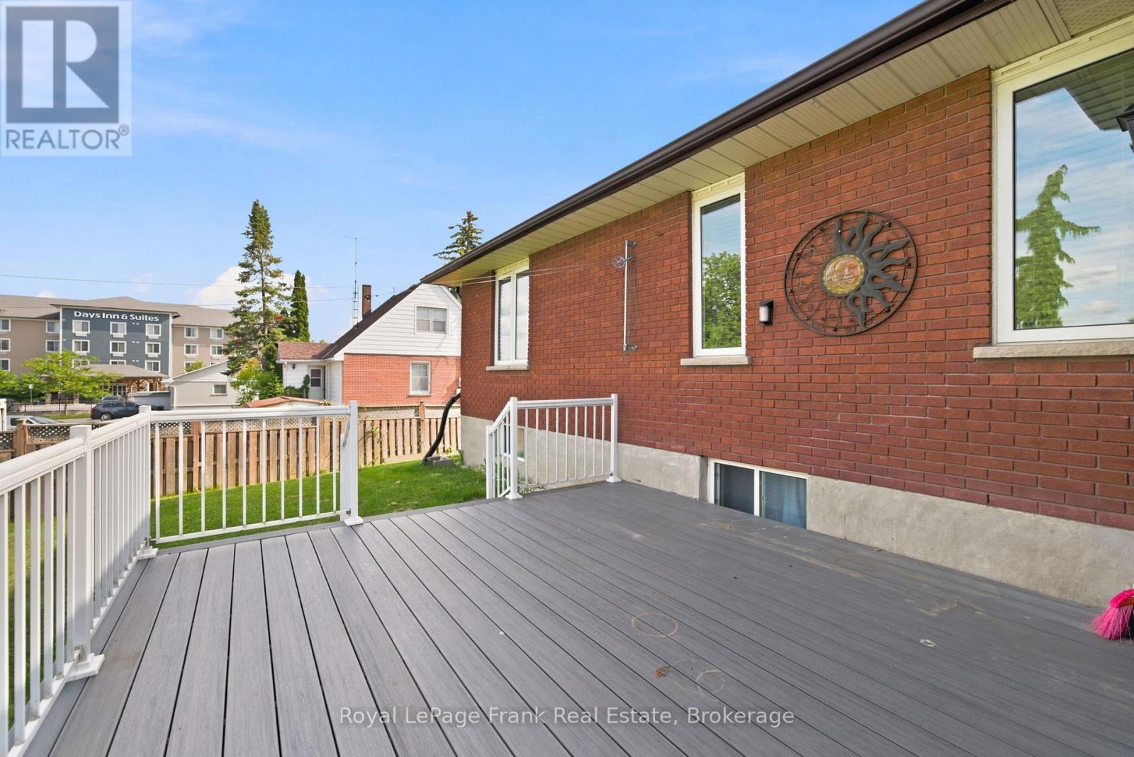 126 ANGELINE STREET S - 39