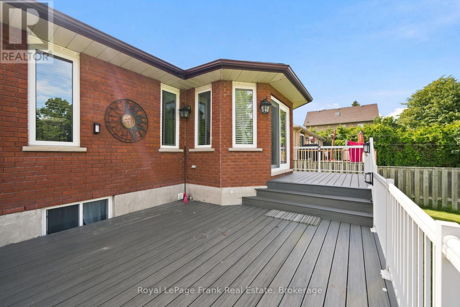 126 ANGELINE STREET S - 40
