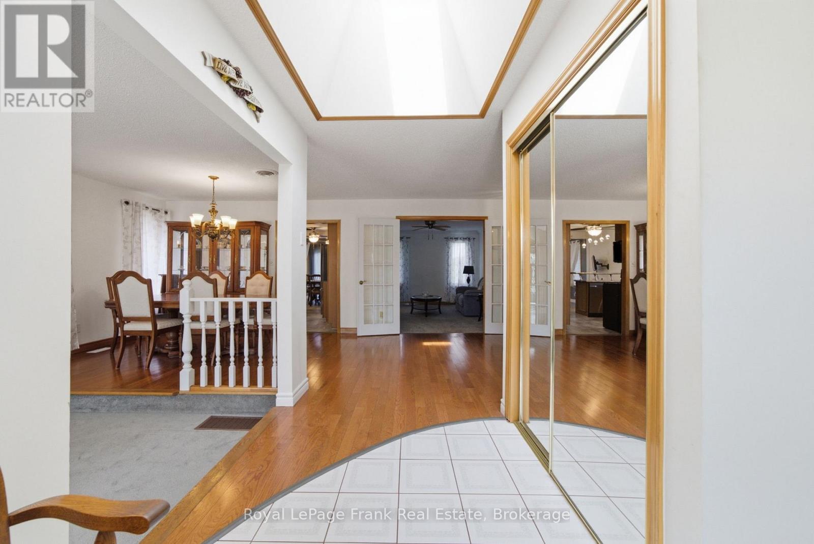 126 ANGELINE STREET S - 5