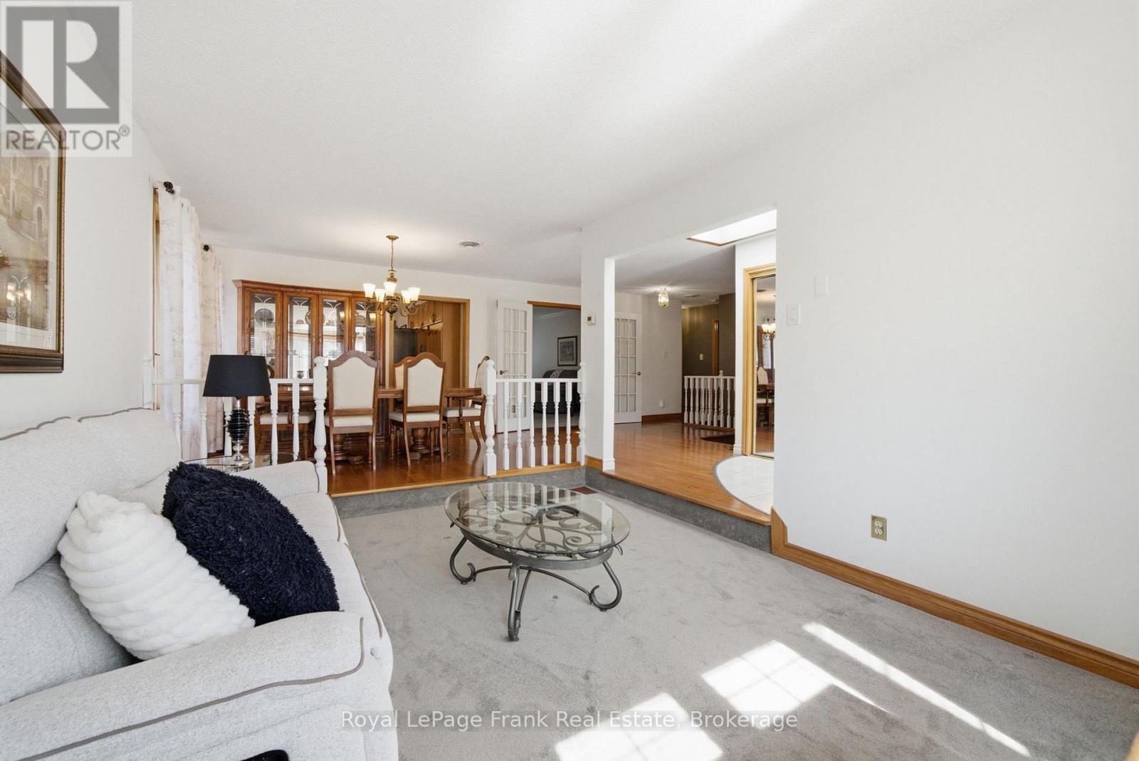 126 ANGELINE STREET S - 7