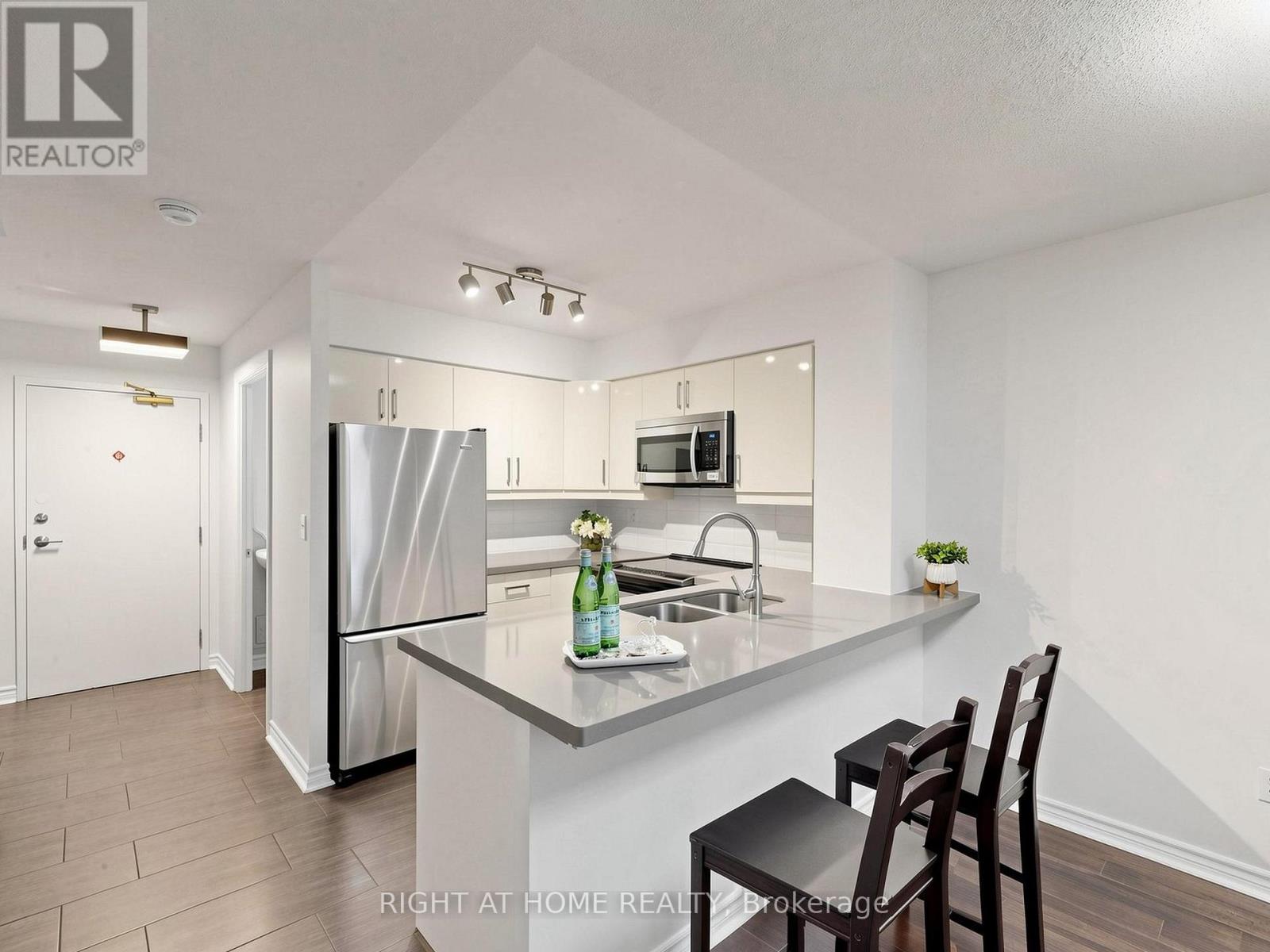 #404 30 HAYDEN STREET - 13