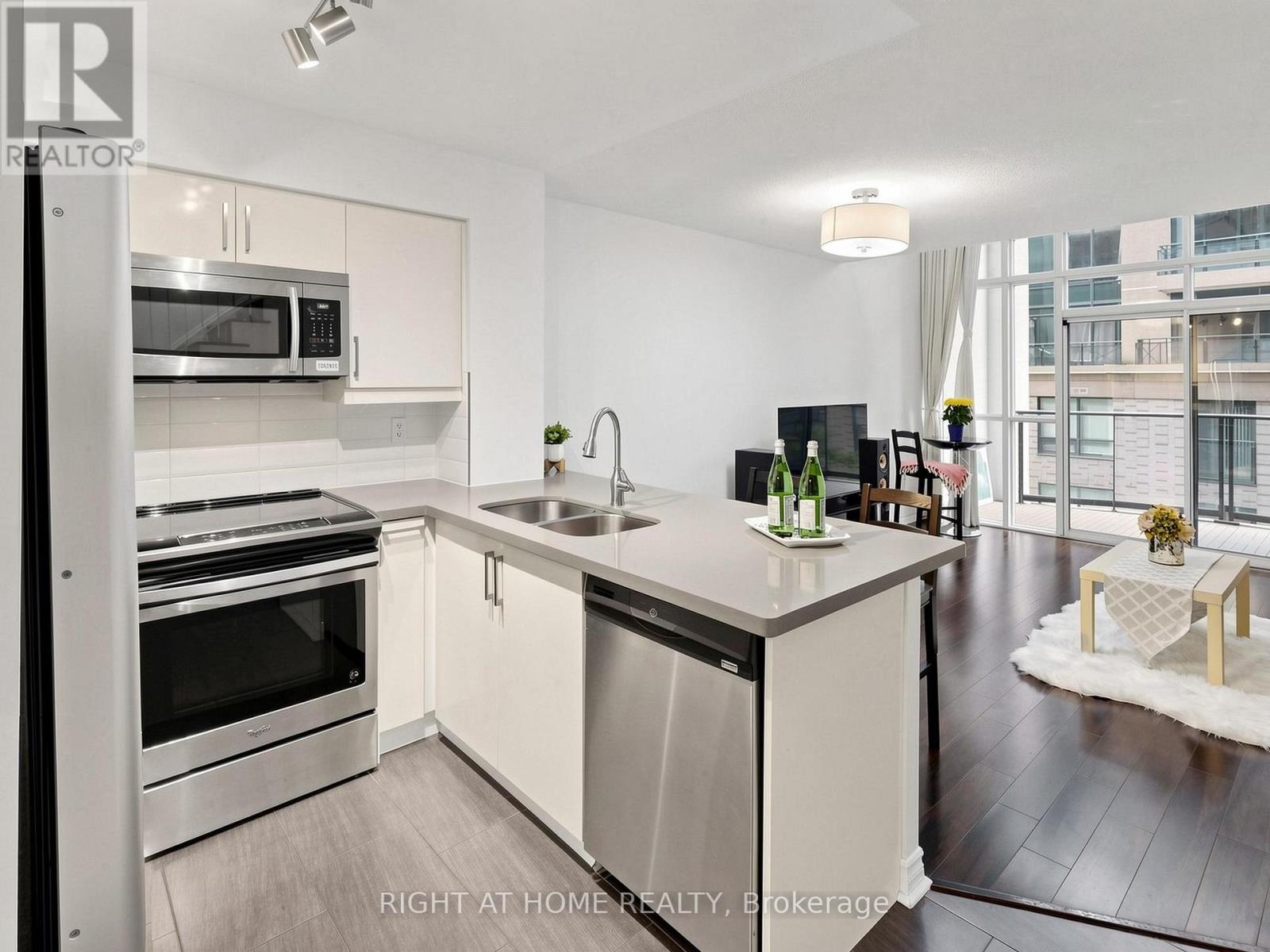 #404 30 HAYDEN STREET - 14