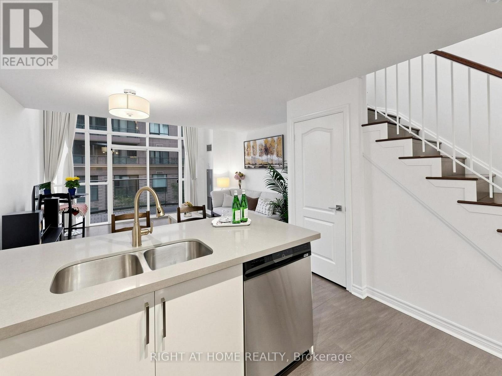 #404 30 HAYDEN STREET - 15