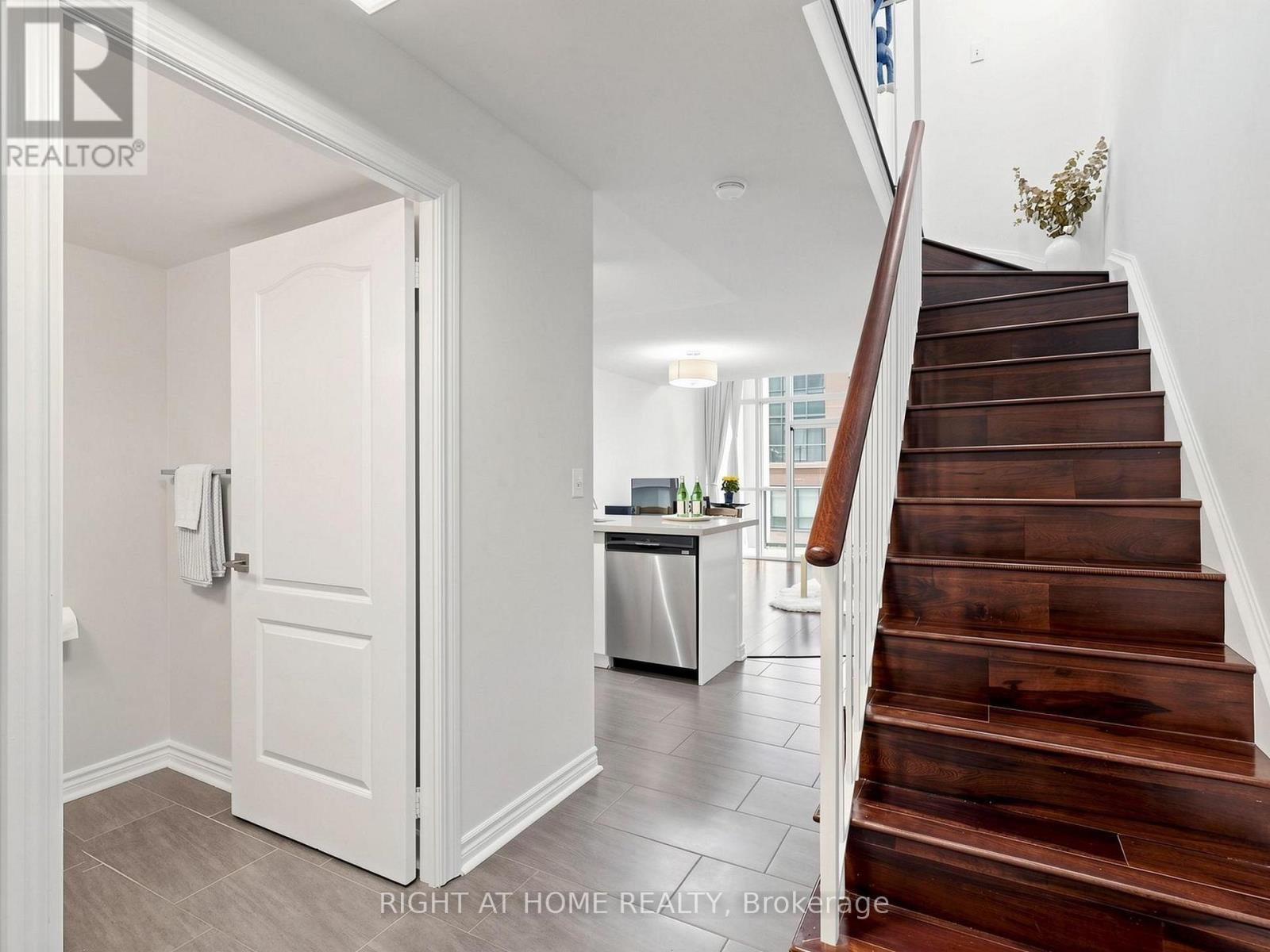 #404 30 HAYDEN STREET - 18
