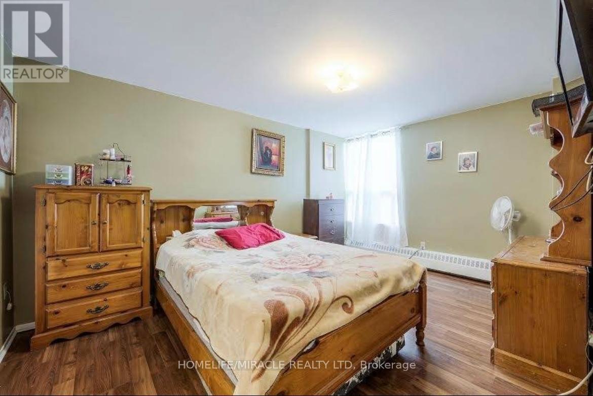 #216 60 PAVANE LINKWAY - 13