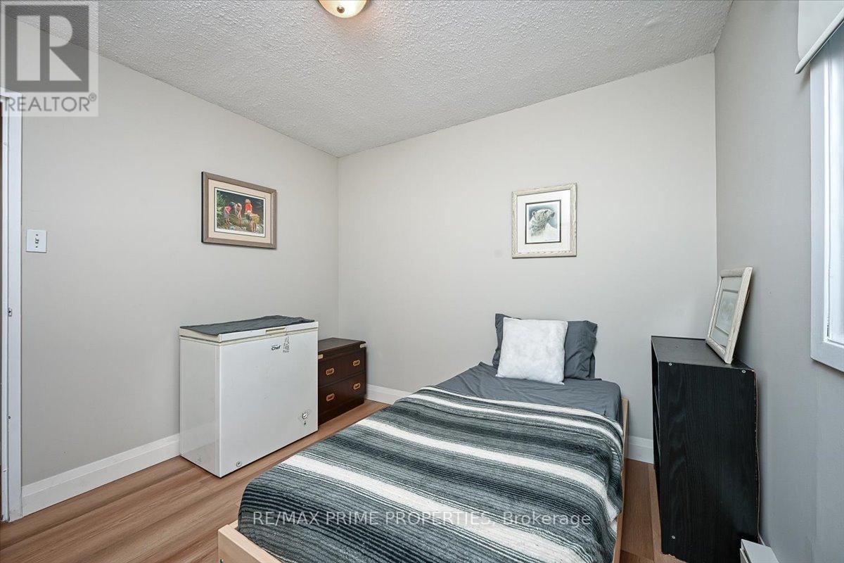 #209 158A MCARTHUR AVENUE - 20