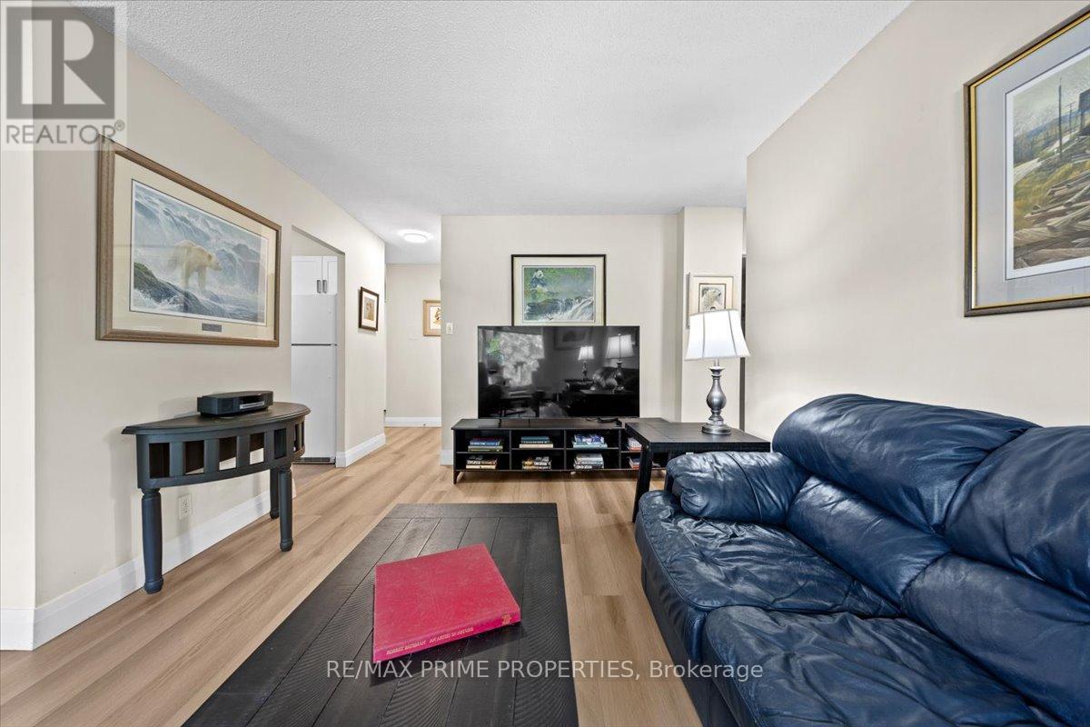 #209 158A MCARTHUR AVENUE - 18