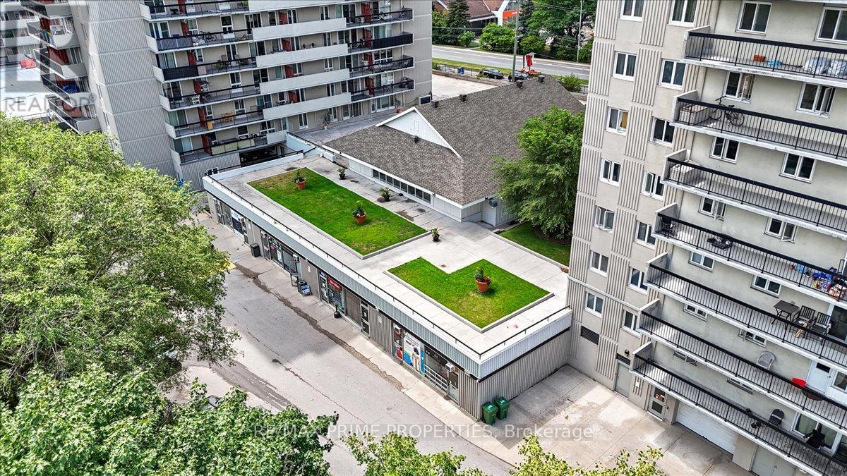 #209 158A MCARTHUR AVENUE - 38