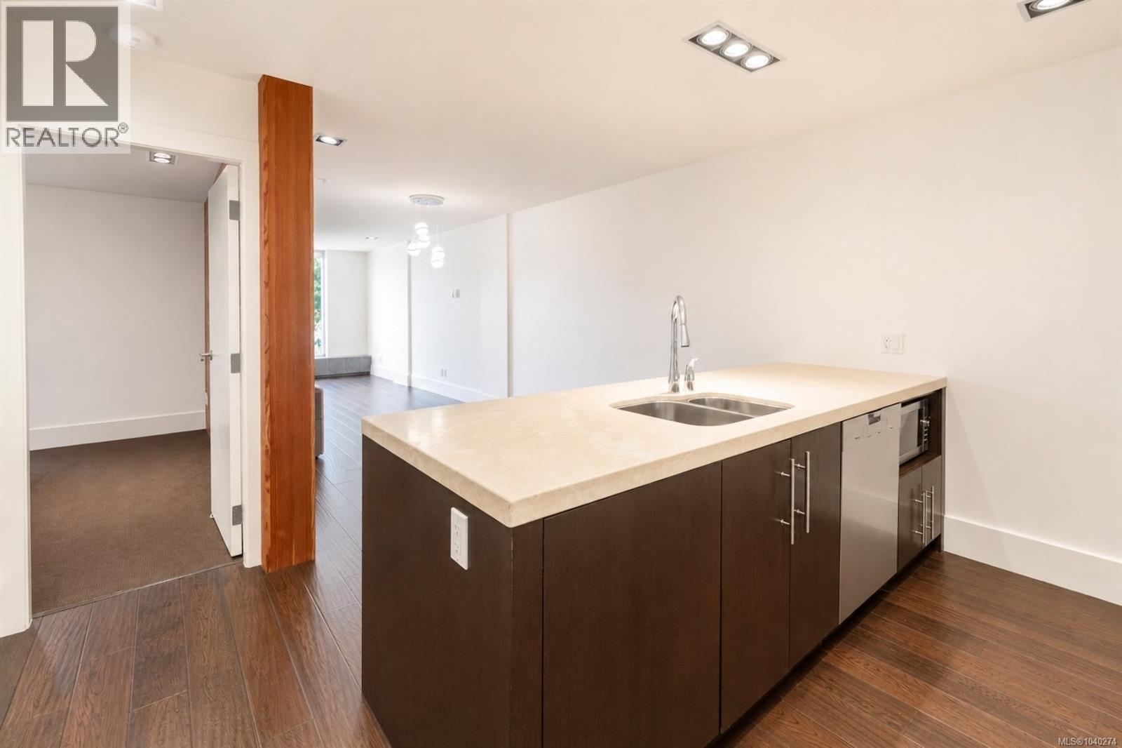 #106 368 Main St - 11