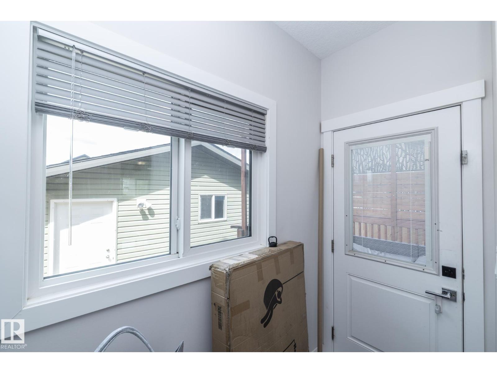 3506 48 AV — photo 10