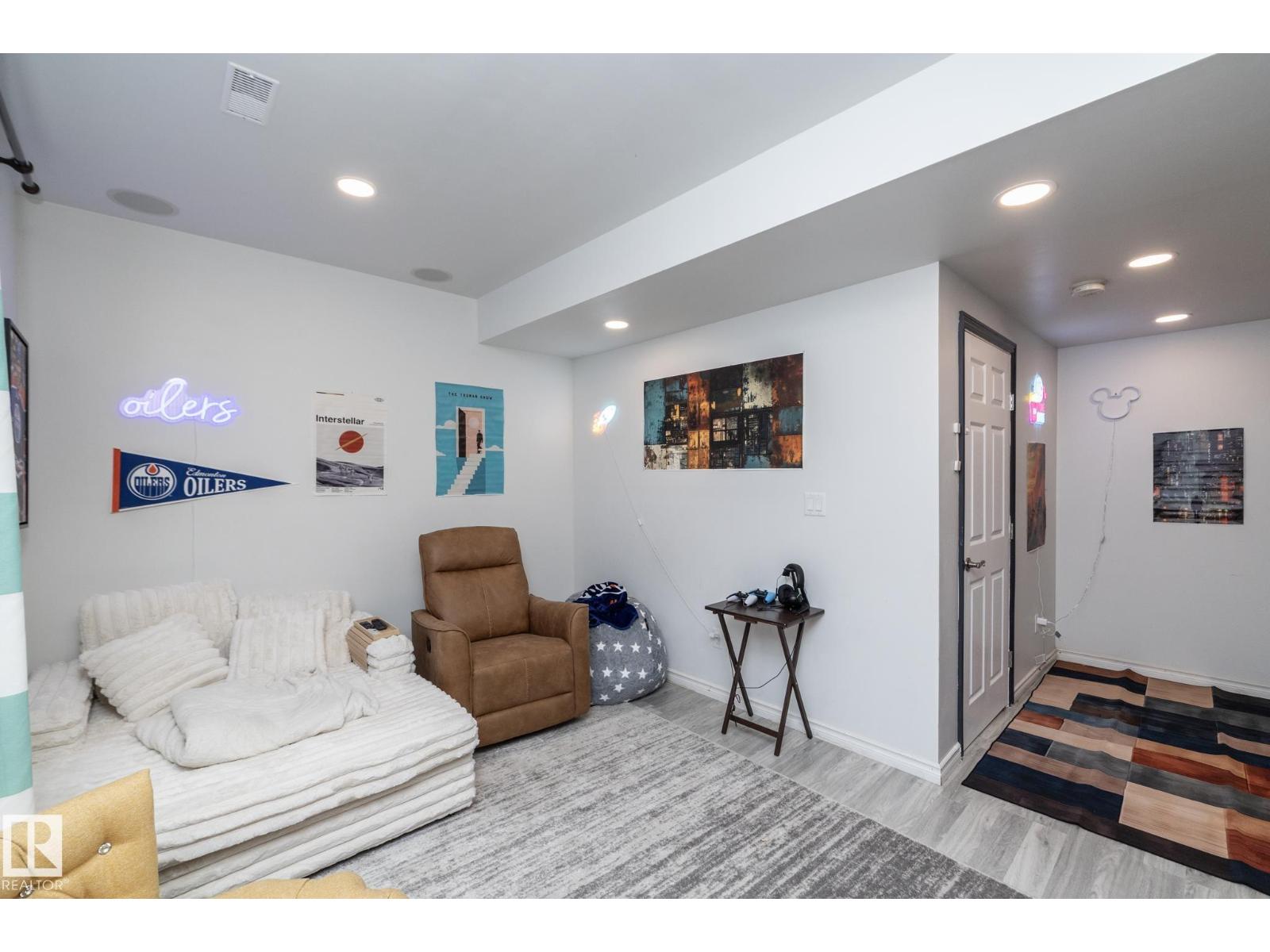 3506 48 AV — photo 26