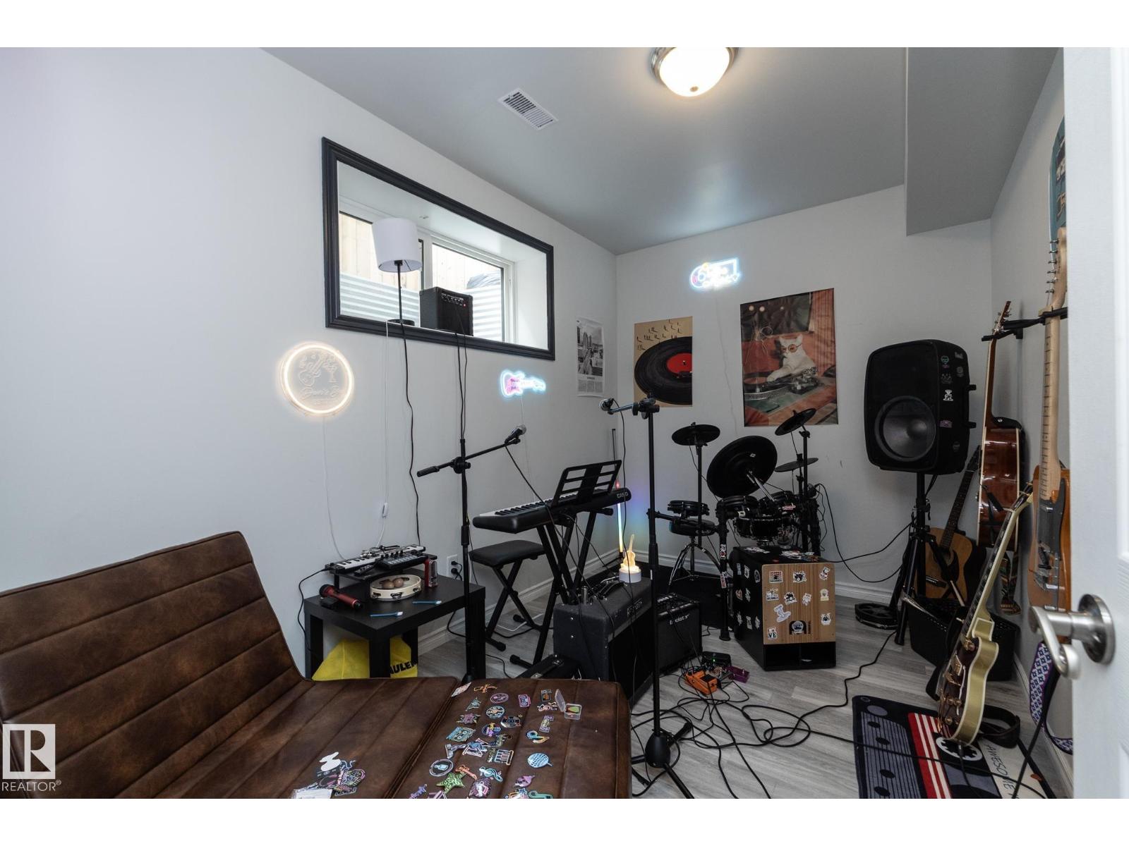 3506 48 AV — photo 30