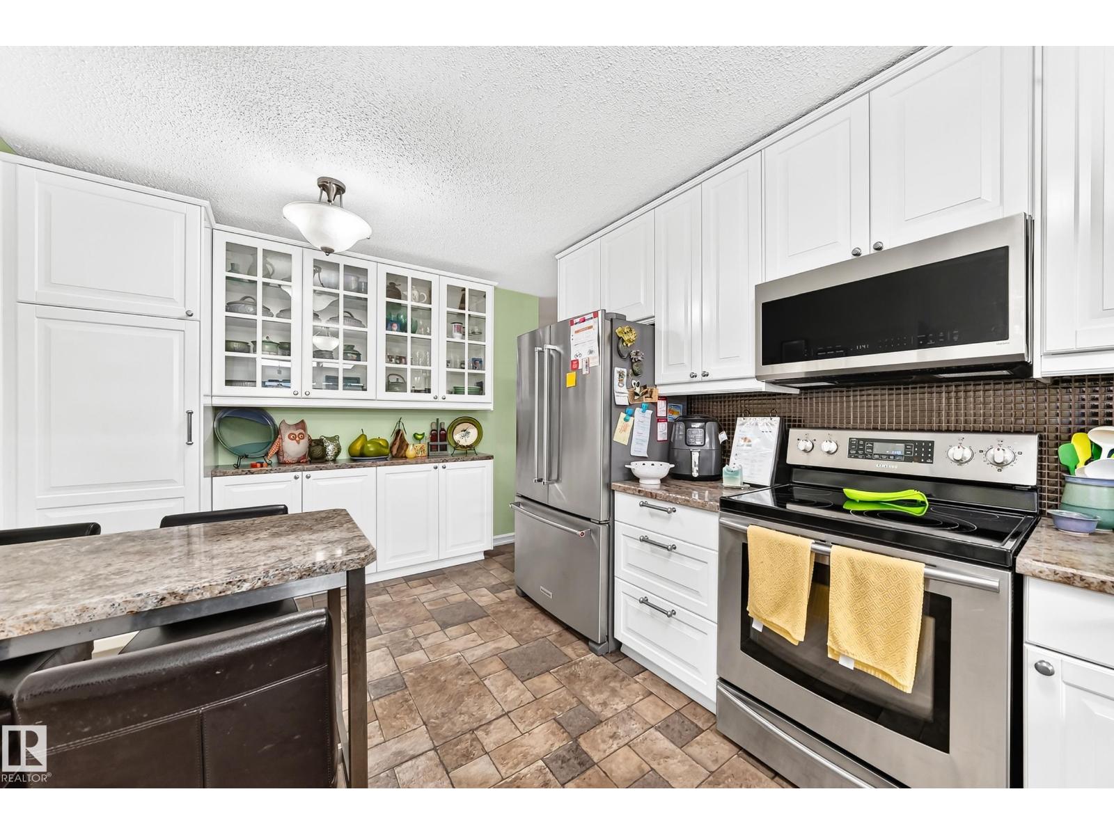 11423 161 AV NW - 11