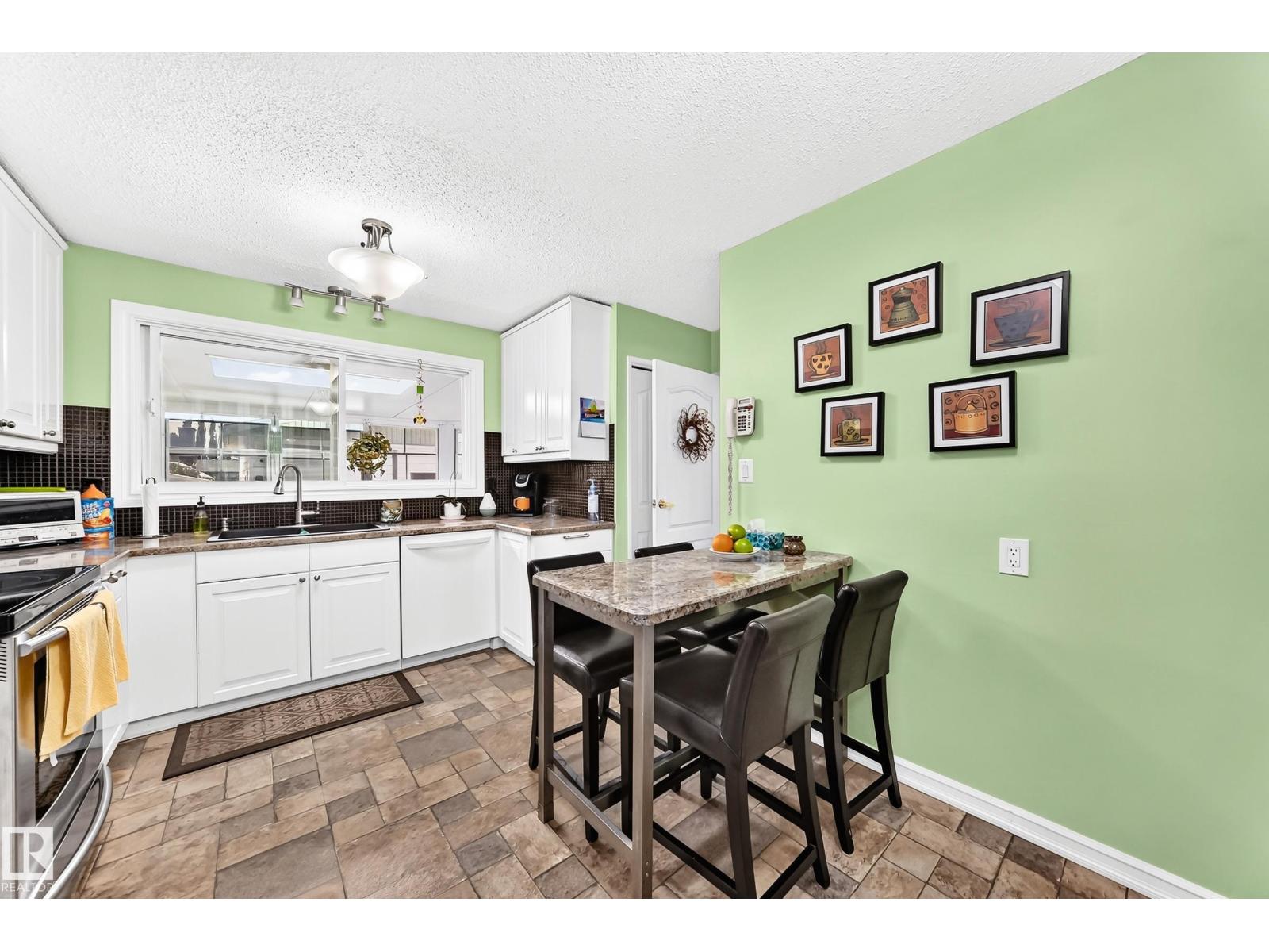 11423 161 AV NW - 12