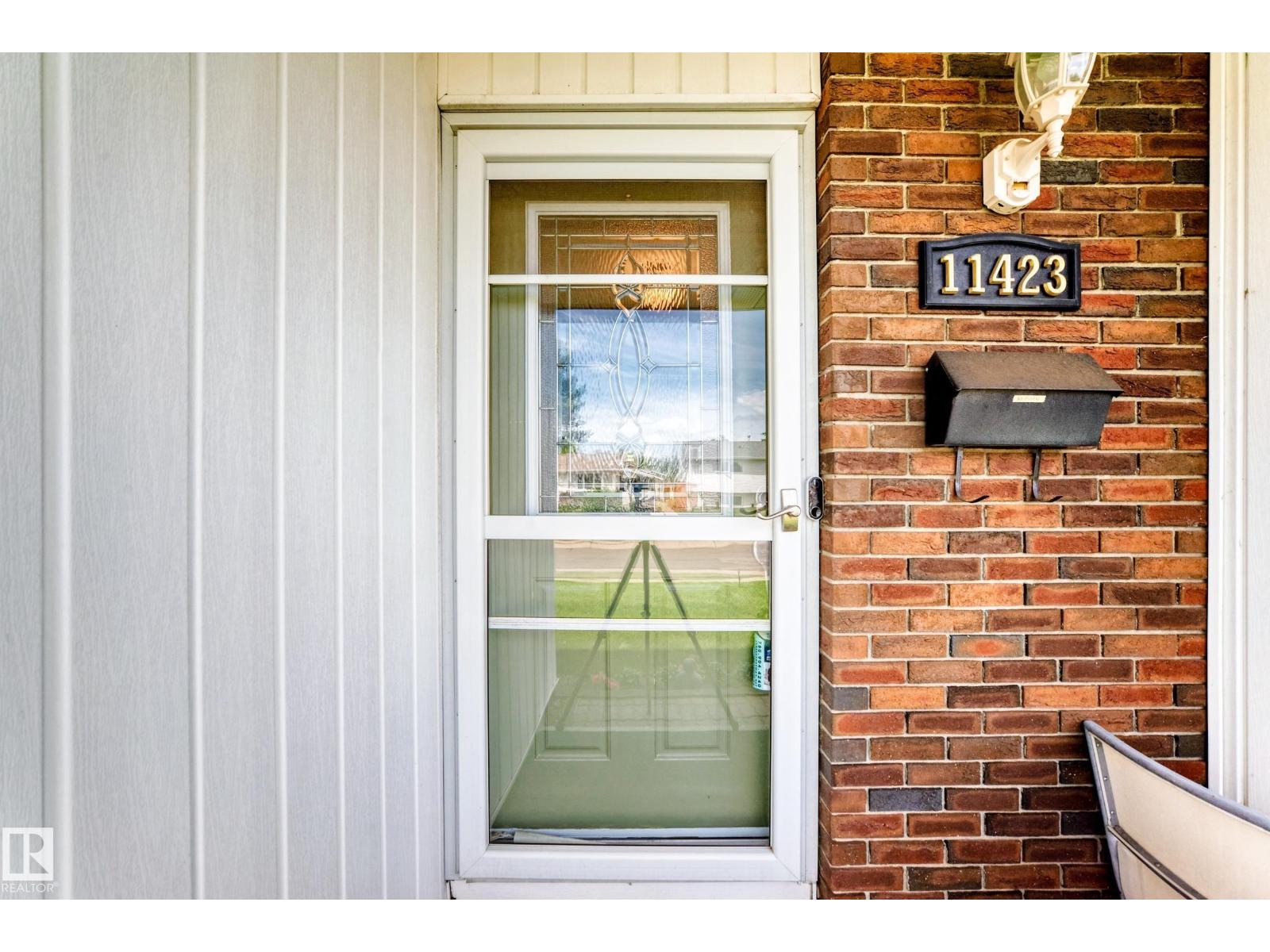 11423 161 AV NW - photo 2