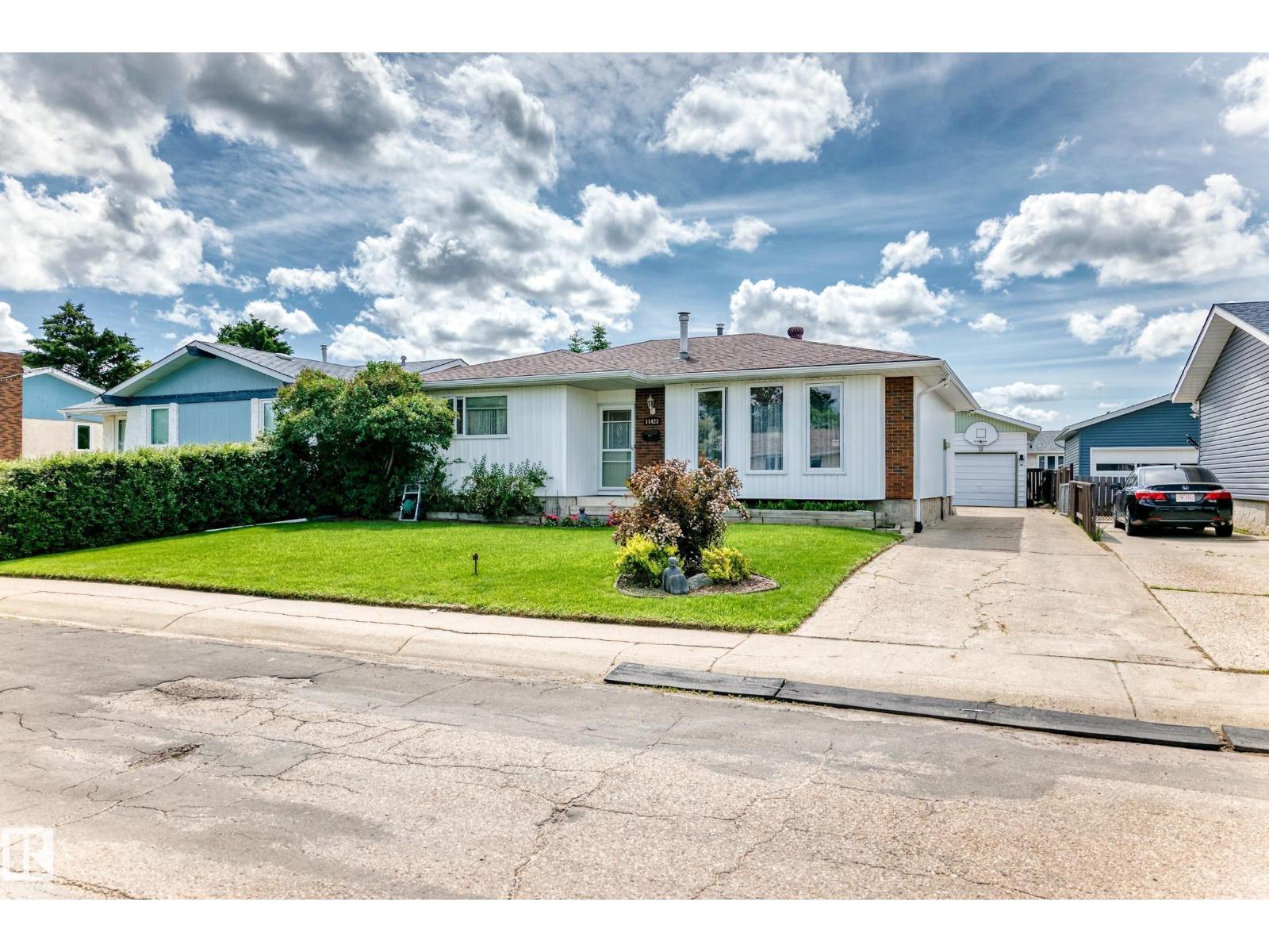 11423 161 AV NW - 57