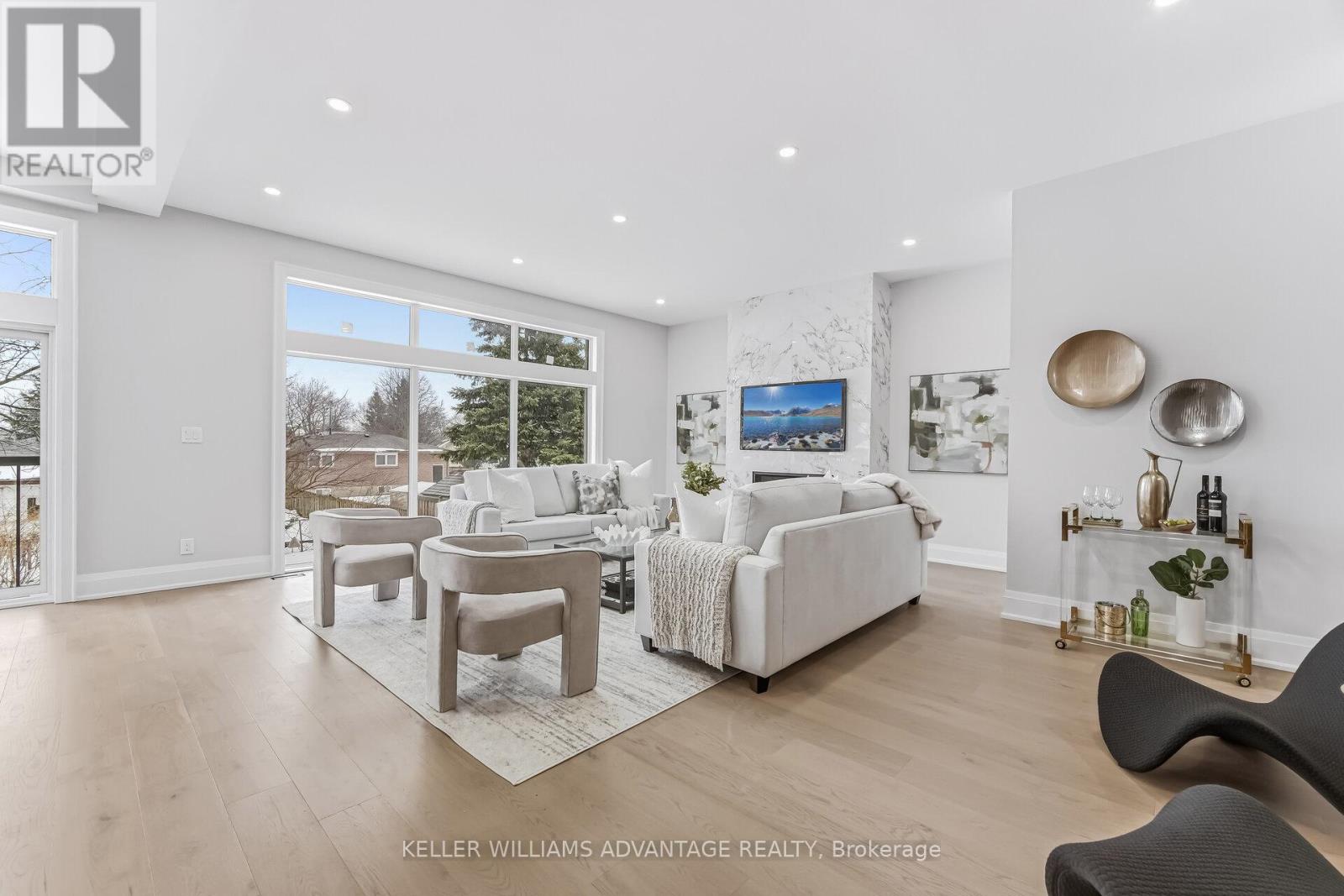 711 HILLVIEW CRESCENT - 13