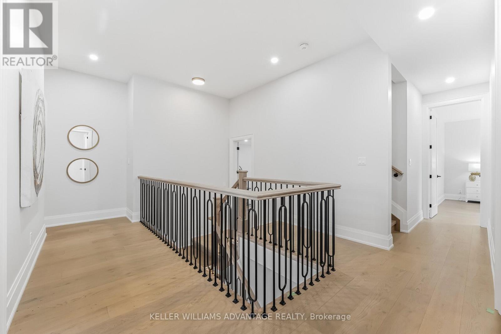 711 HILLVIEW CRESCENT - 20