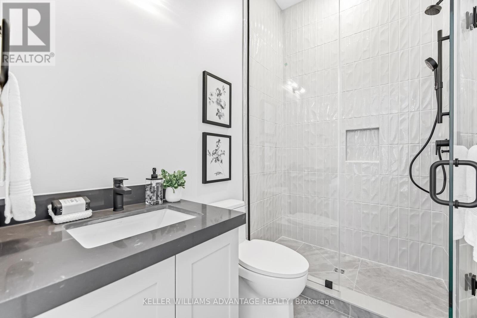 711 HILLVIEW CRESCENT - 29