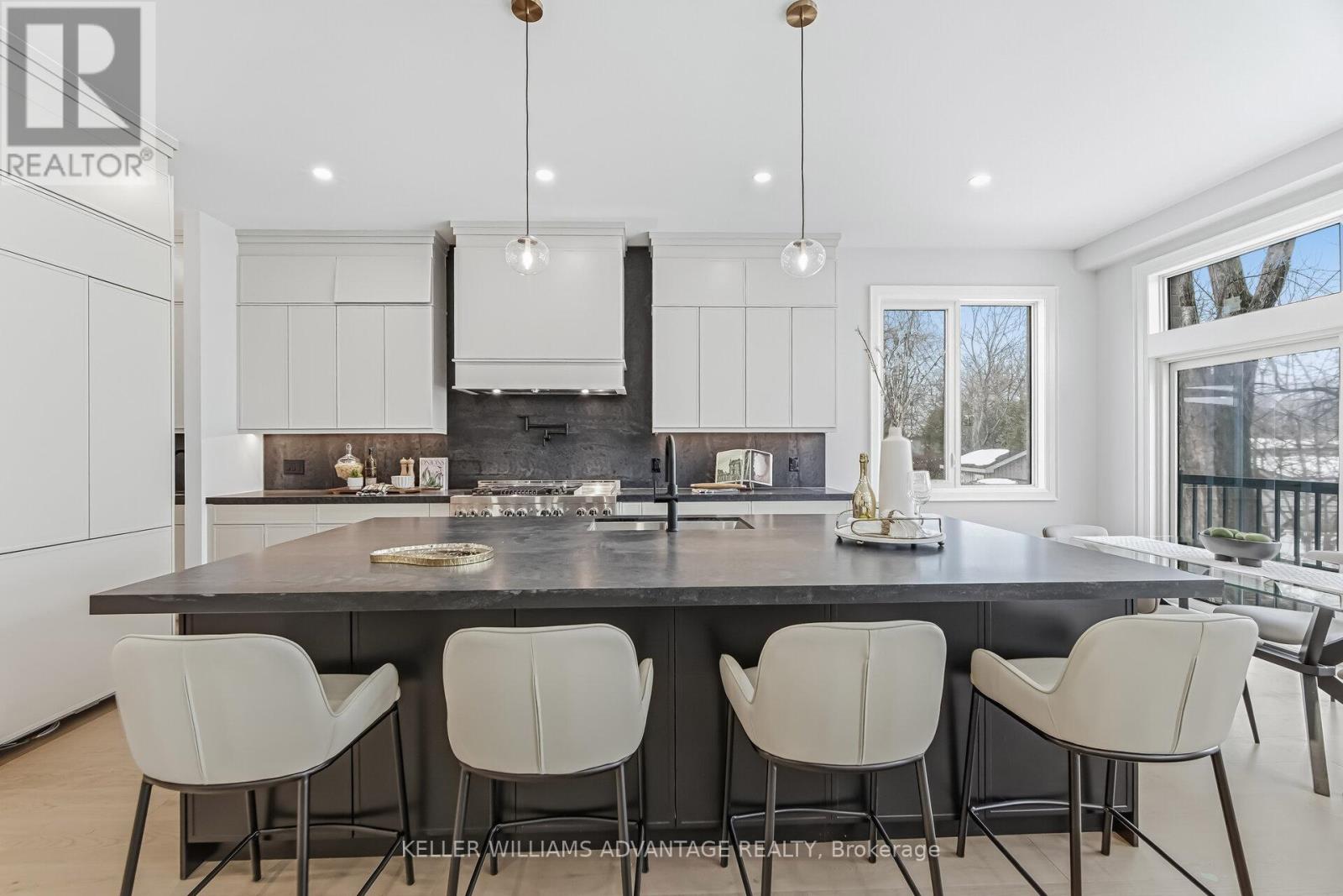 711 HILLVIEW CRESCENT - 8