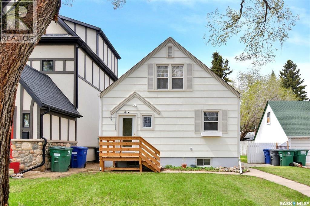312 McKinnon AVENUE S - 1