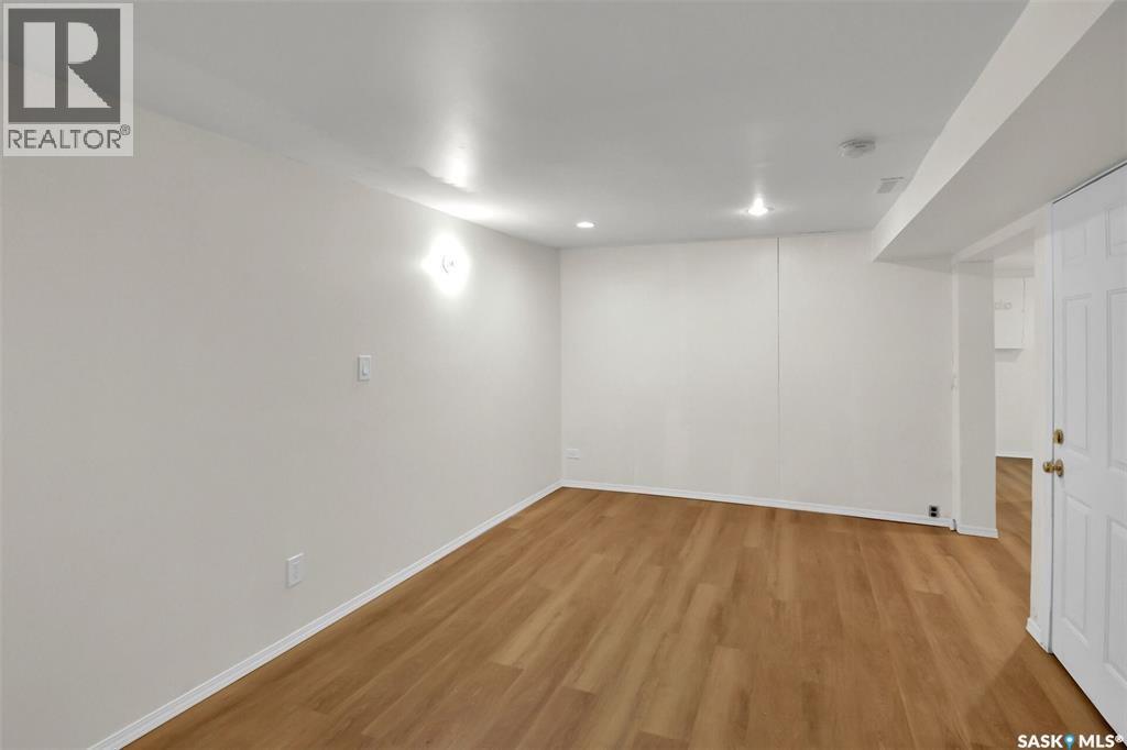 312 McKinnon AVENUE S - 22
