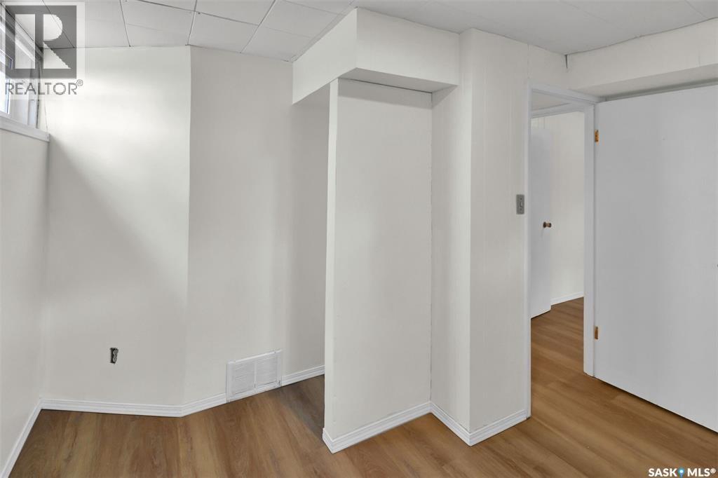 312 McKinnon AVENUE S - 27