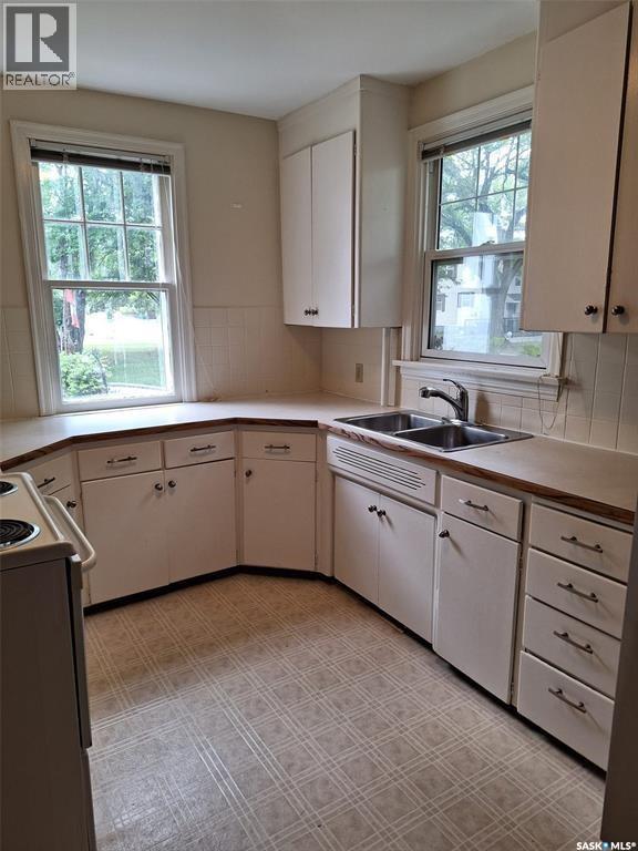 312 McKinnon AVENUE S - 4