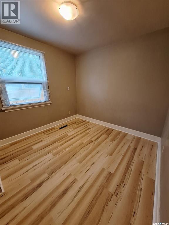 312 McKinnon AVENUE S - 6