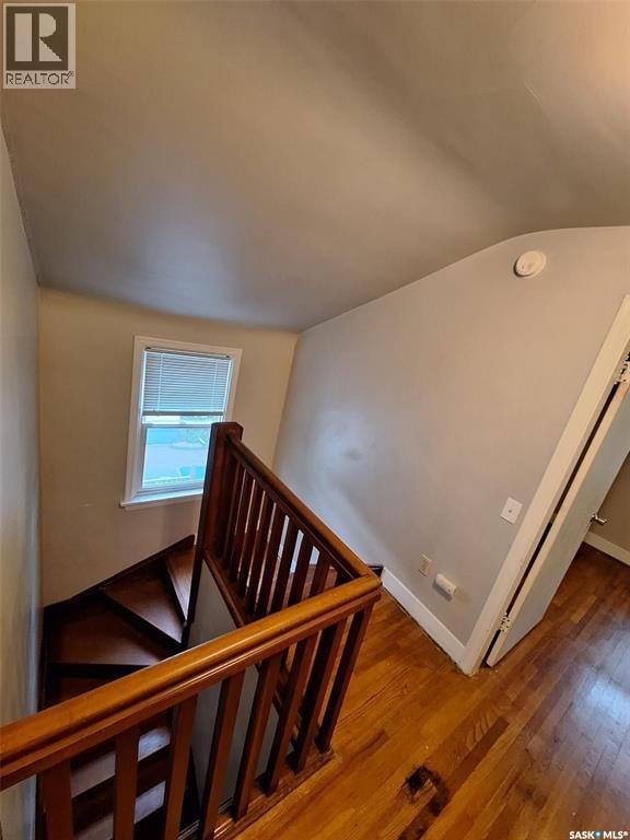 312 McKinnon AVENUE S - 8