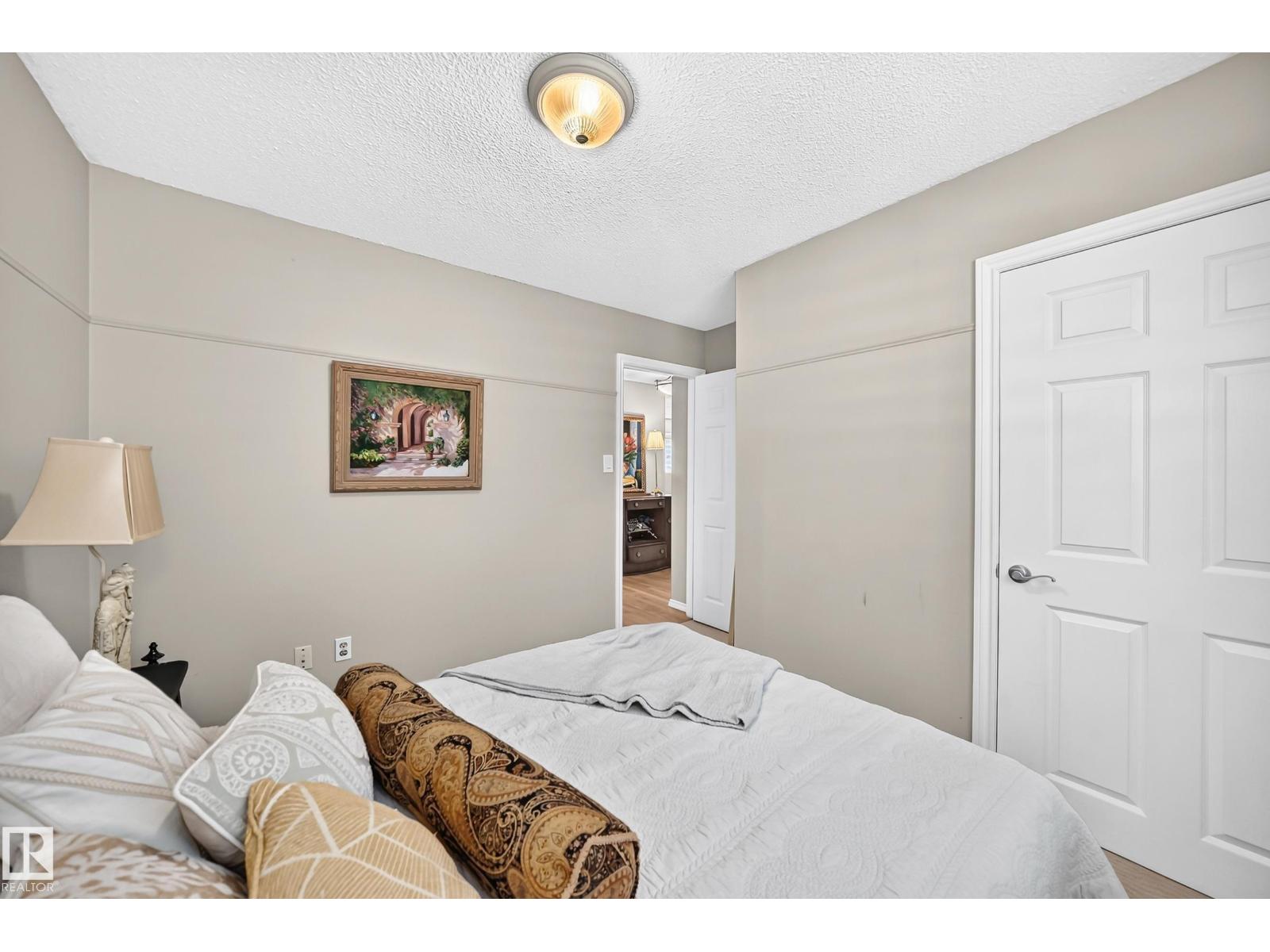 16024 78 AV NW - 27