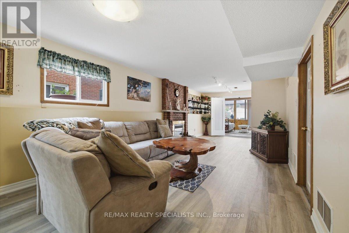 80 CHALFIELD LANE - 28