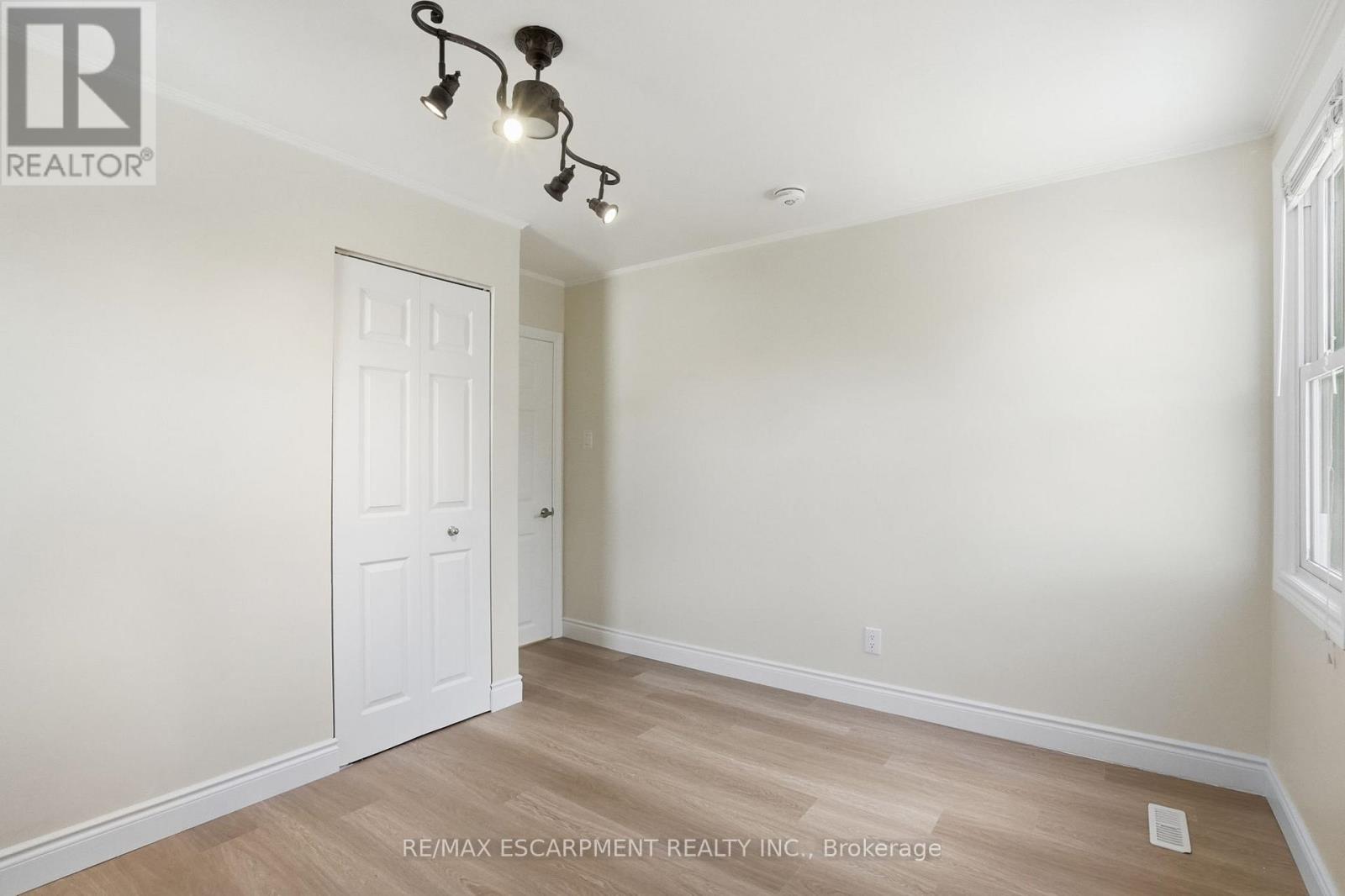 894 GARTH STREET - 22