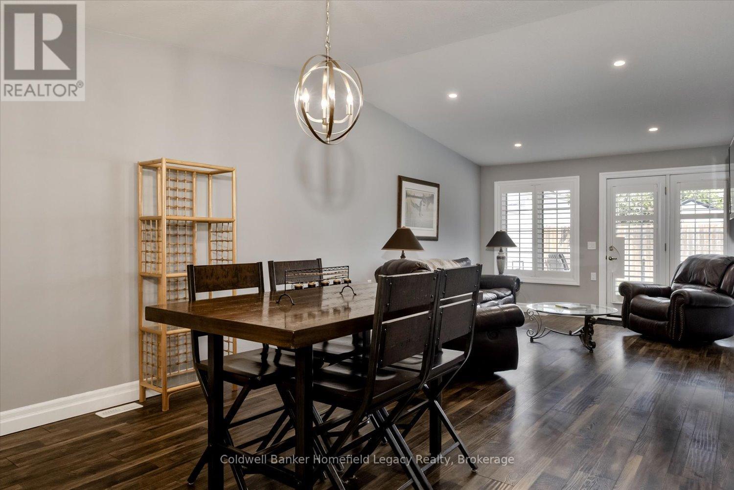 12 DEVON DRIVE E - 21