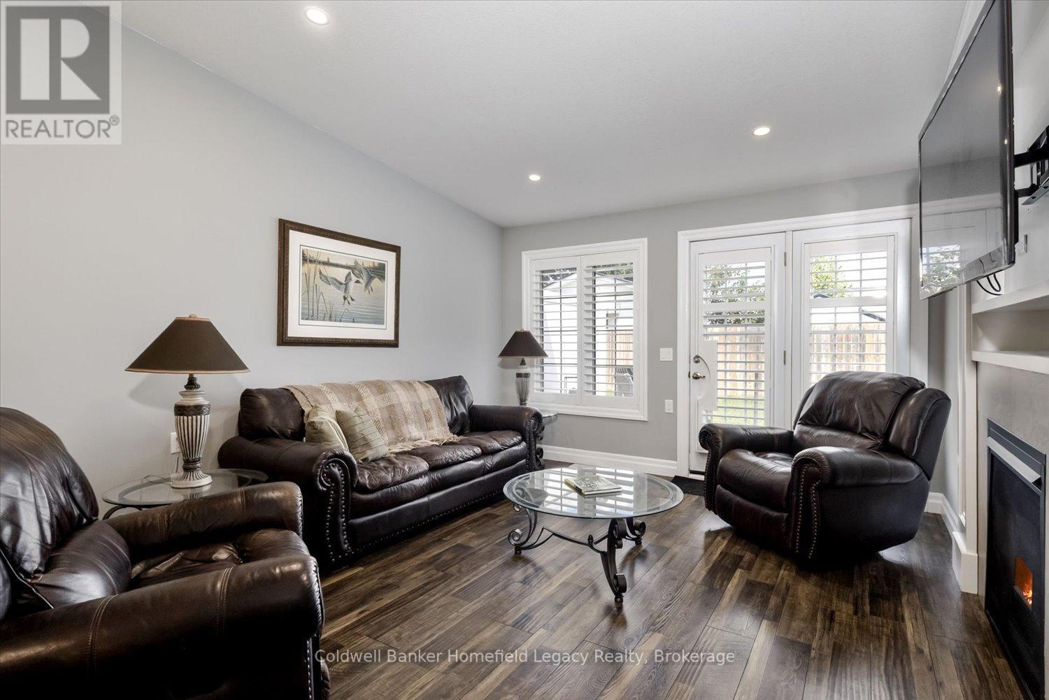 12 DEVON DRIVE E - 18