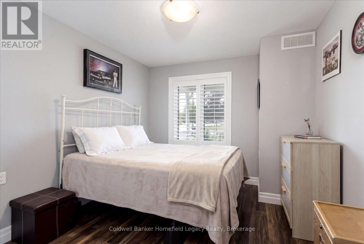 12 DEVON DRIVE E - 15
