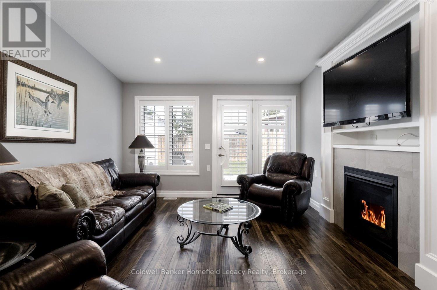 12 DEVON DRIVE E - 17