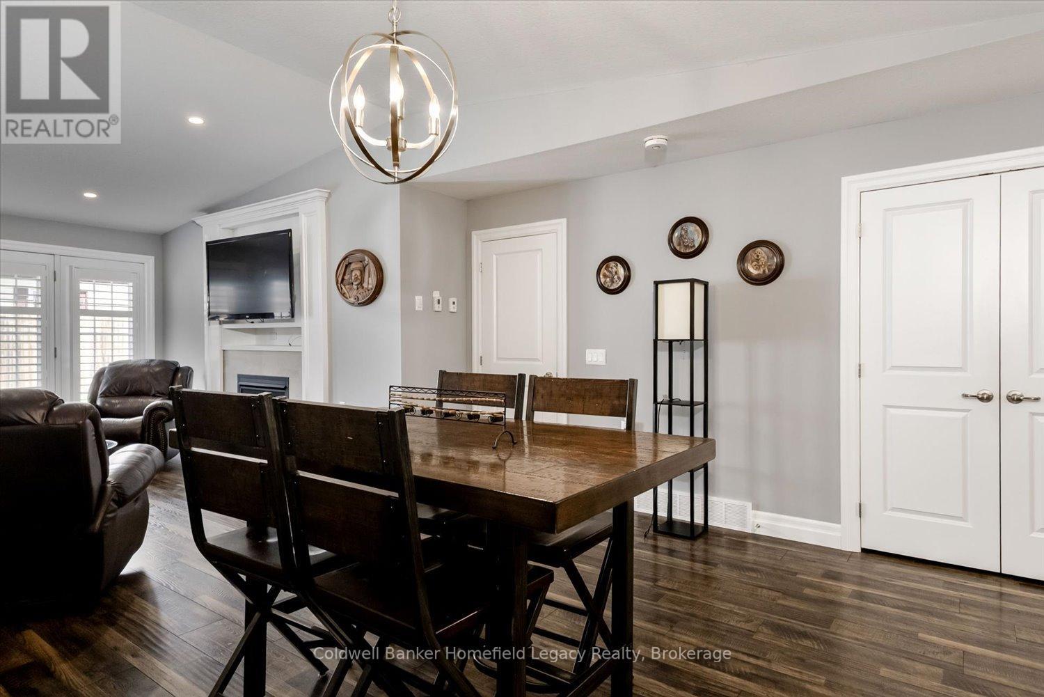 12 DEVON DRIVE E - 20