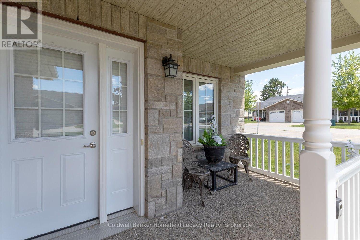 12 DEVON DRIVE E - 6
