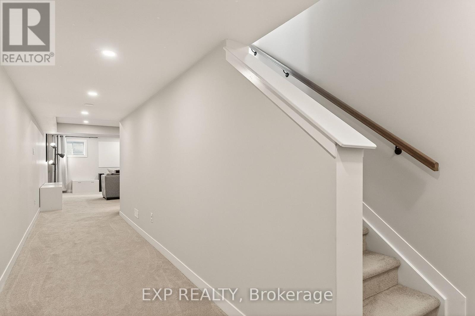909 LESAGE WAY - 32