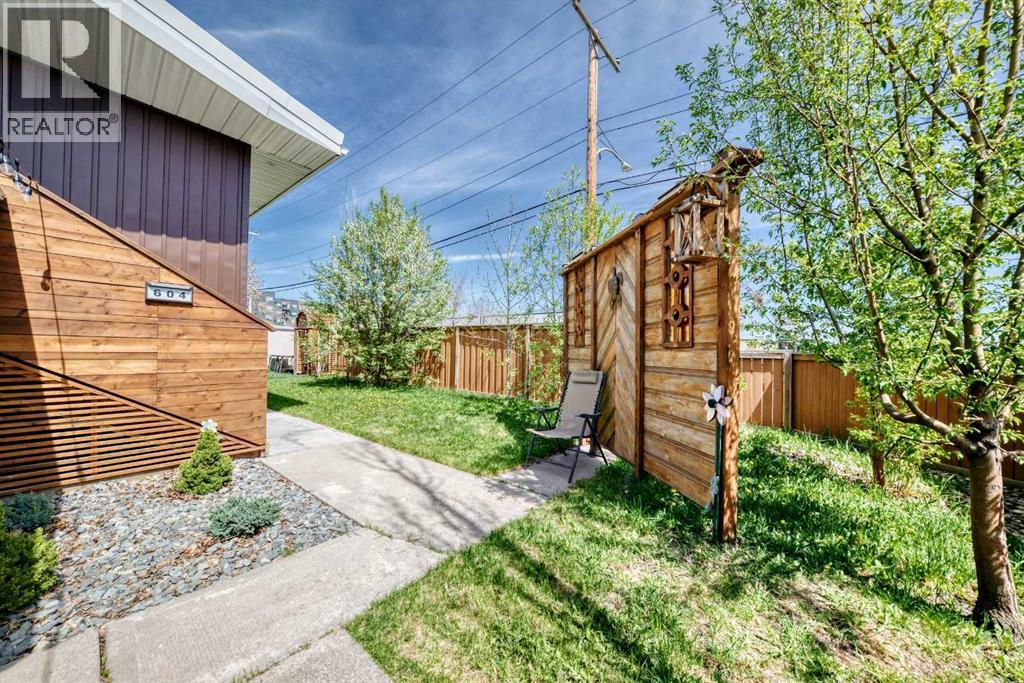 604 69 Avenue SW - 20