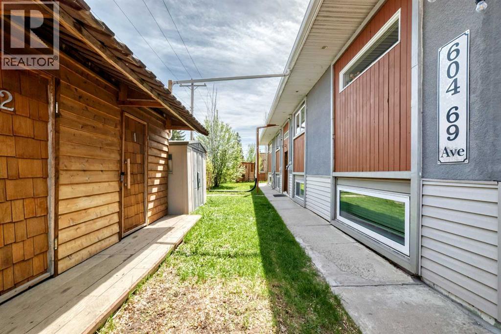 604 69 Avenue SW - 18