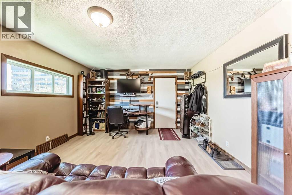 604 69 Avenue SW - 6