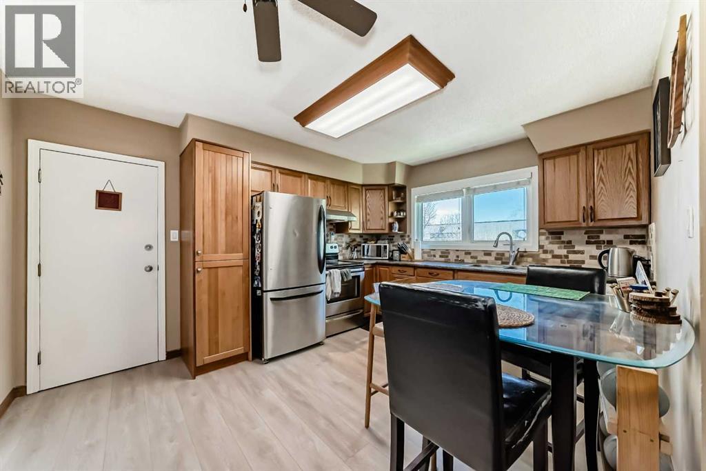 604 69 Avenue SW - 3