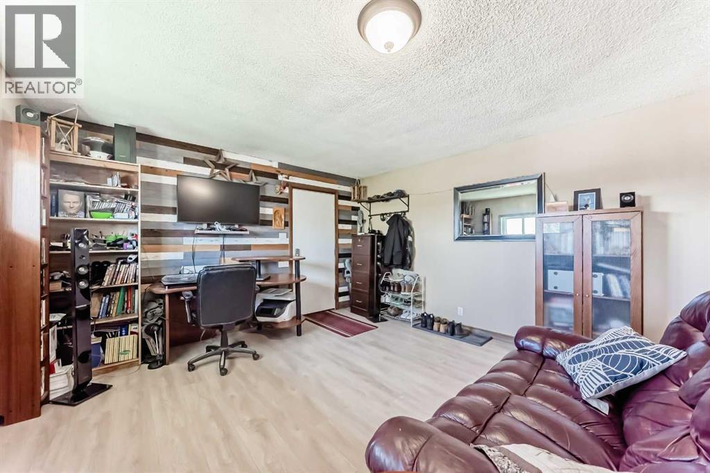 604 69 Avenue SW - 7